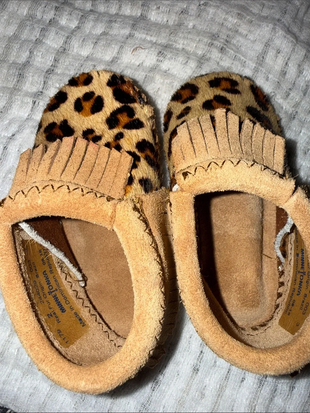 Minnetonka Kids Leopard Print Fringe Moccasins - Tan/Brown